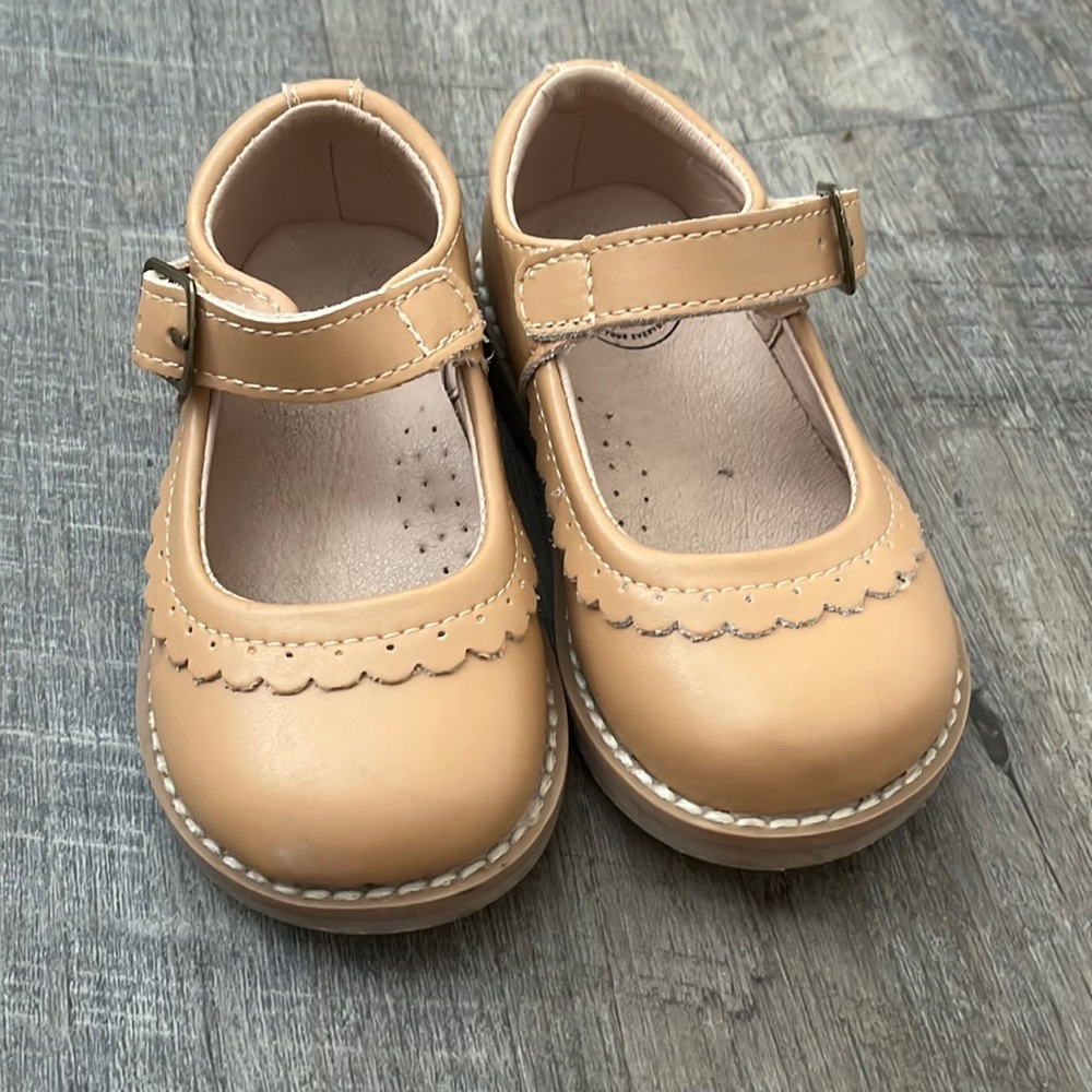 Scalloped Mary Jane - Caramel
